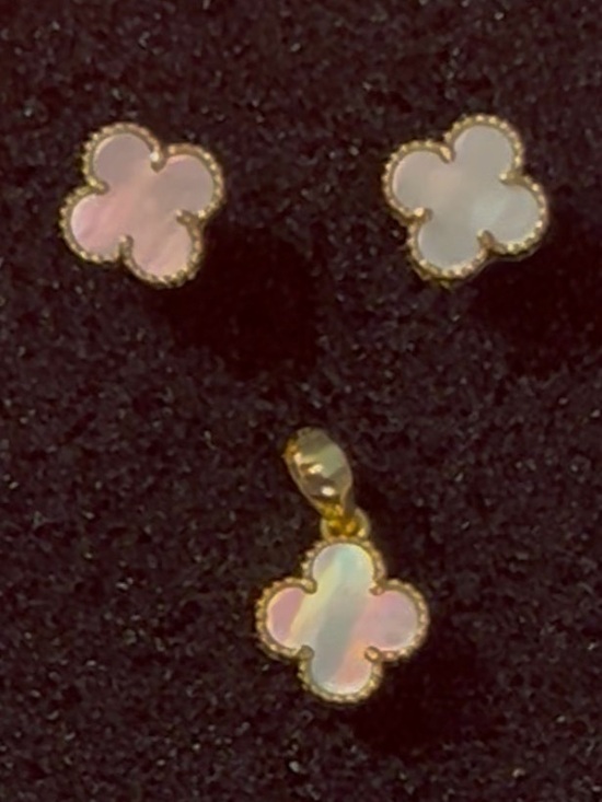 Van Cleef & Arpels Jewelry - Mother-of-Pearl Studs and Pendant - 18K Gold